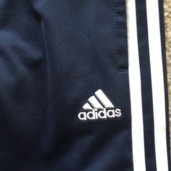 Adidas 2 piece set “track suit” 3T - Picture 7 of 10
